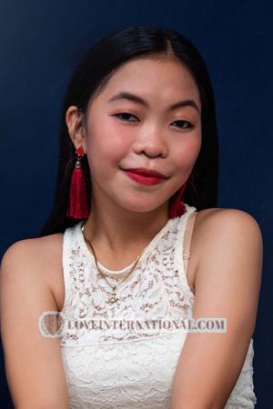 208095 - Kianna Mae Age: 21 - Philippines